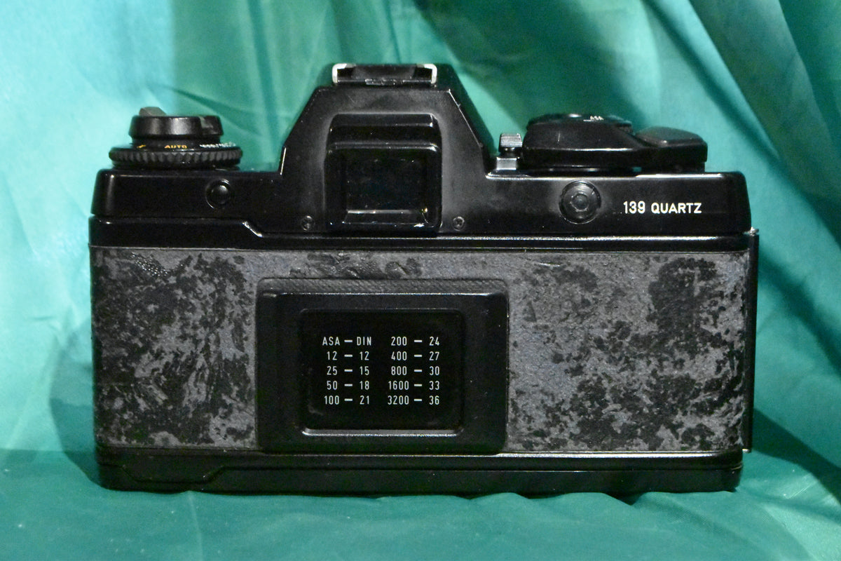CONTAX 139 QUARTZ 35mm camera with 50mm f2 Lens – Phototek Canada