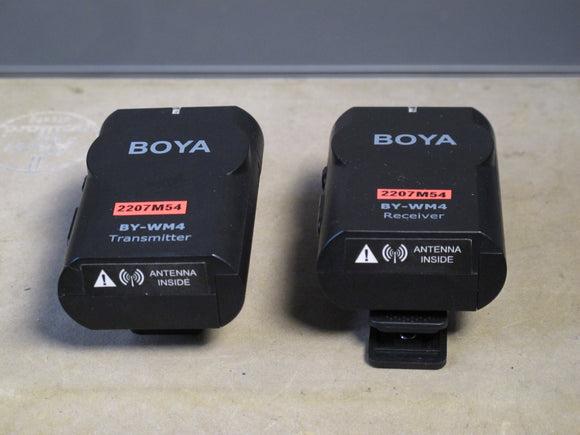 BOYA BY-WM4  Pro Digital Camera-Mount Wireless Omni Lavalier Microphone System. TESTED AND WORKING, IN A MINT CONDITION.