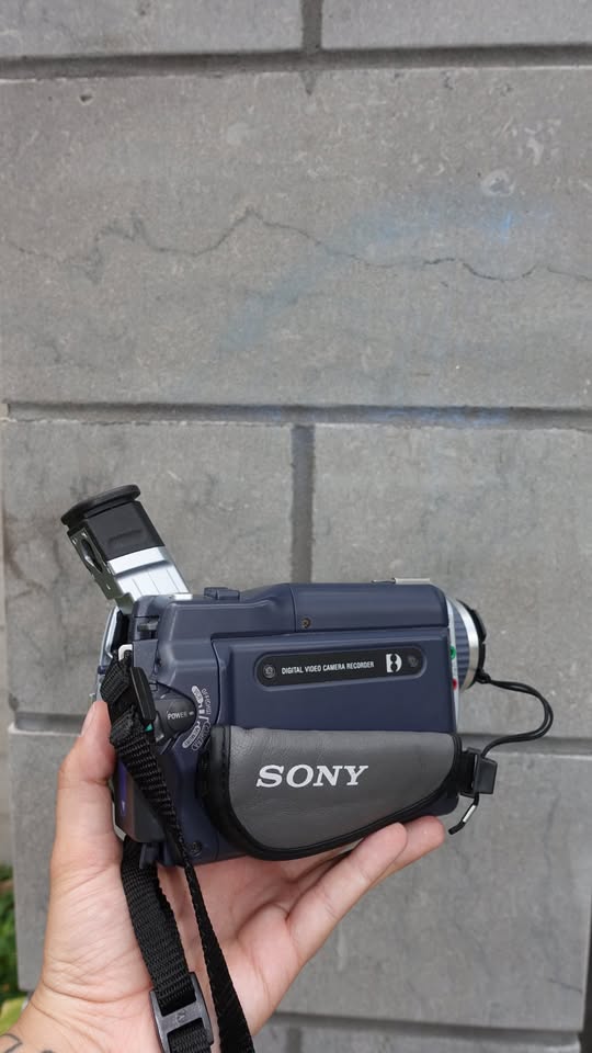 Sony Handycam Hi-8 Nightshot – Phototek Canada