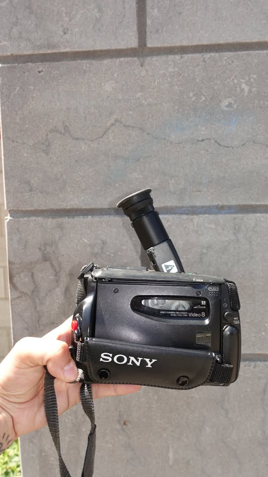 Sony Handycam HI-8 camcorder – Phototek Canada