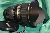 Objectif Nikon AF-S NIKKOR 17-35mm f/2.8G ED avec pare-soleil et filtre