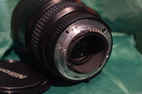 Objectif Nikon AF-S NIKKOR 17-35mm f/2.8G ED avec pare-soleil et filtre