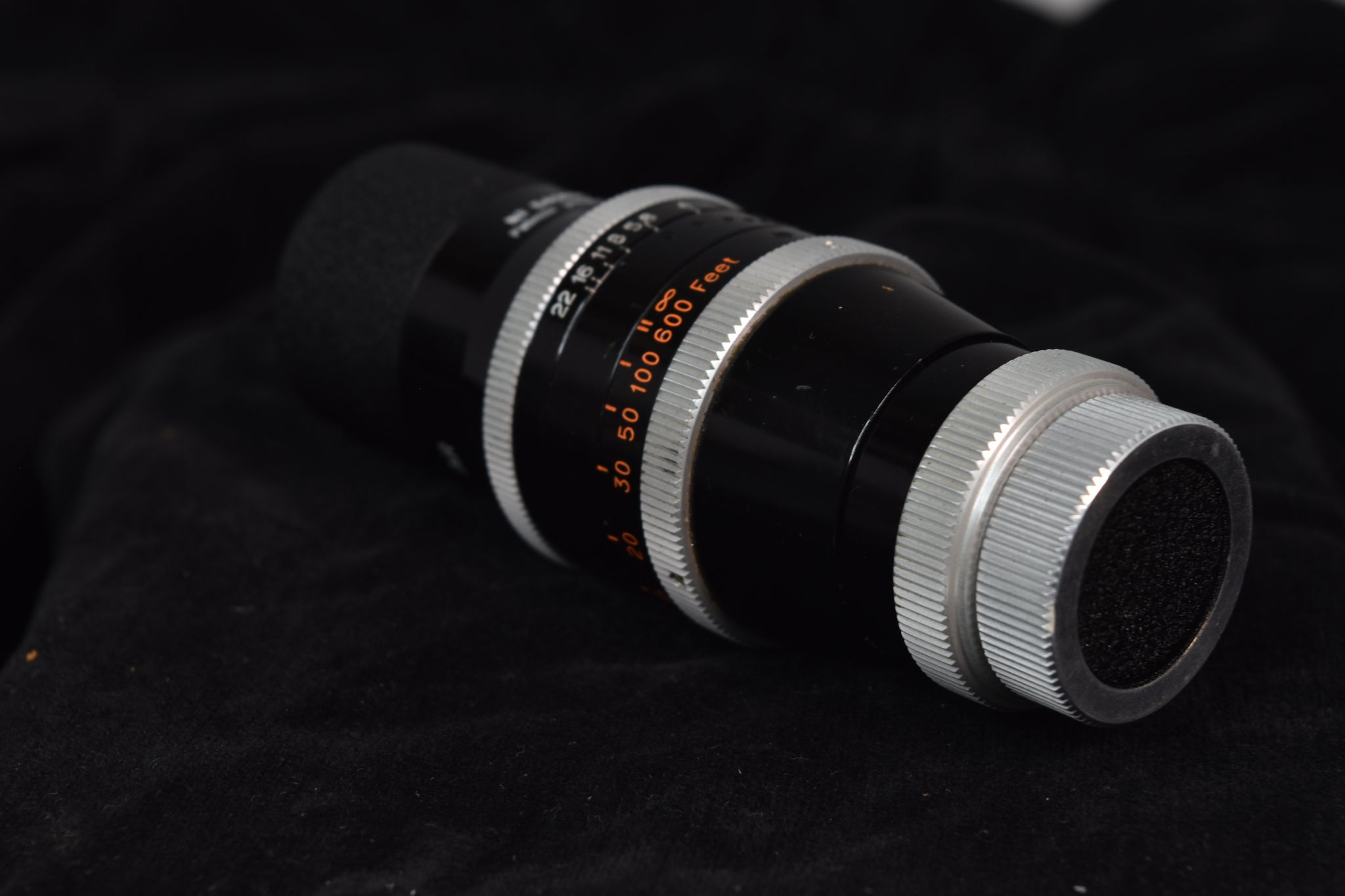 Objectif cinéma Kern-Paillard YVAR 75 mm f/2,8 AR - monture C/Kern