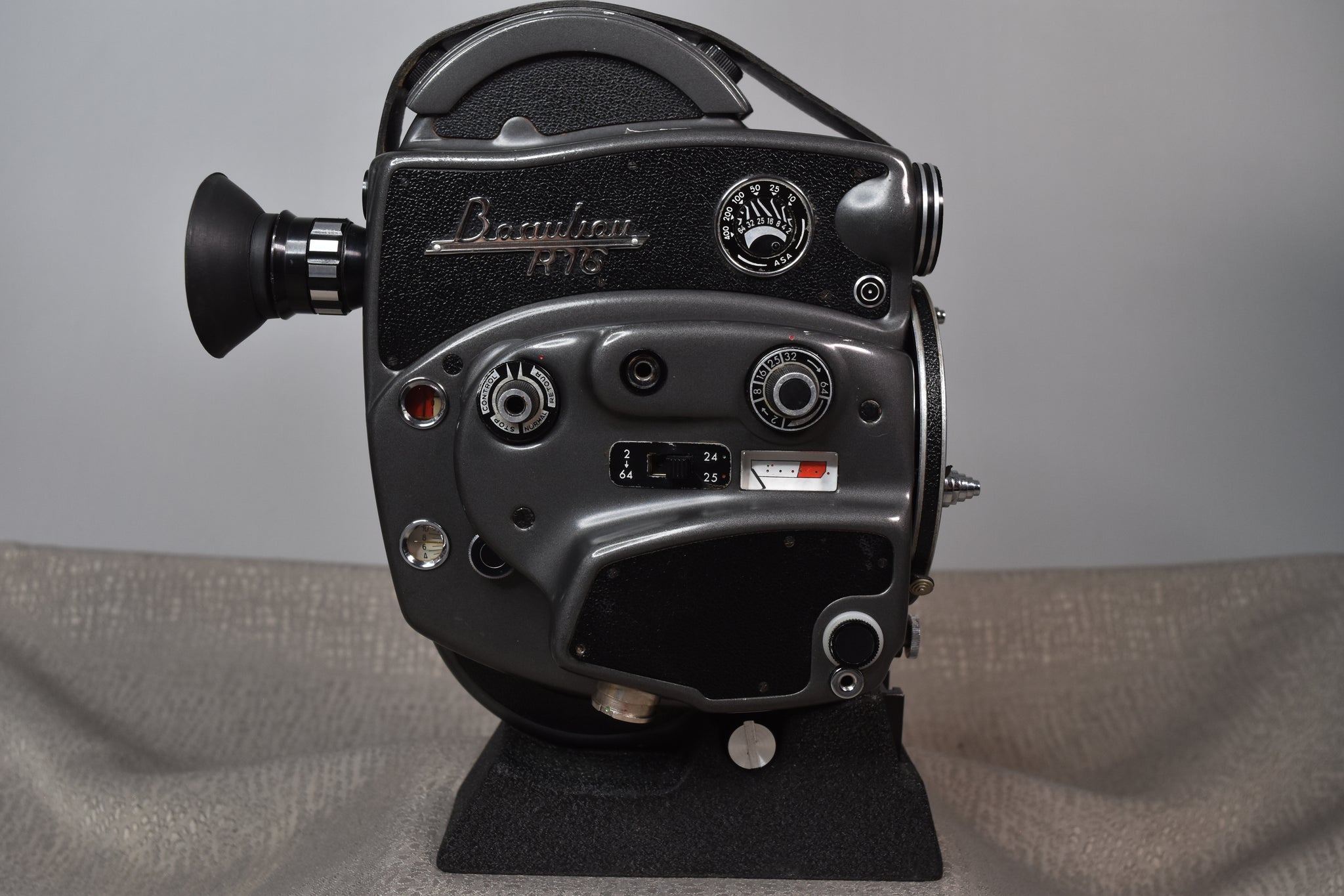 camera cinéma film 16mm BEAULIEU M16 poignée objectif Som camera cinéma film 16mm BEAULIEU M16 poignée objectif Som