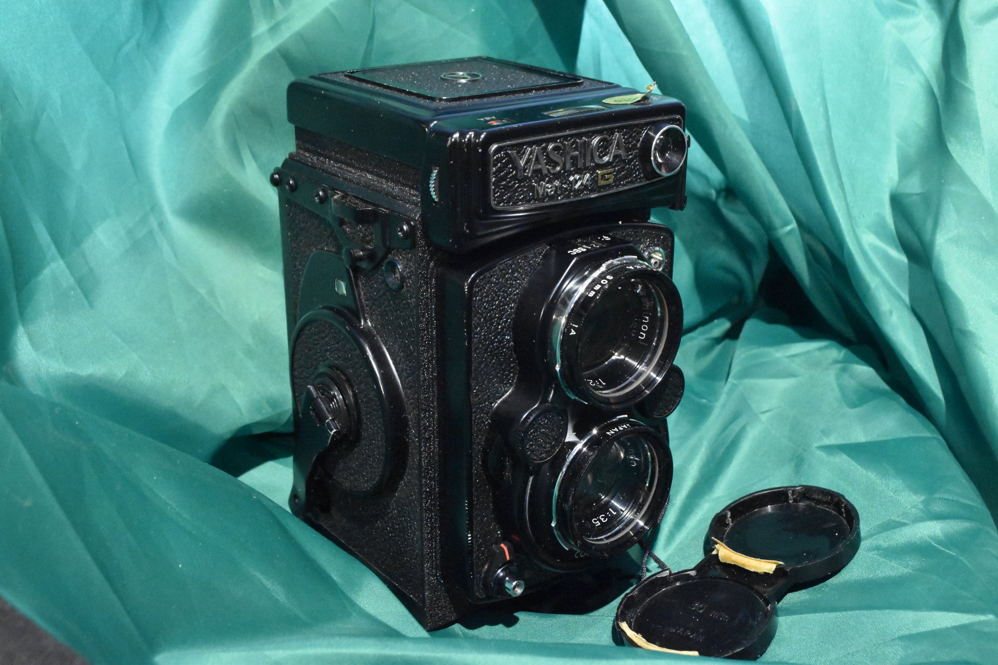Yashica Mat-124 G Medium Format TLR Camera – Phototek Canada