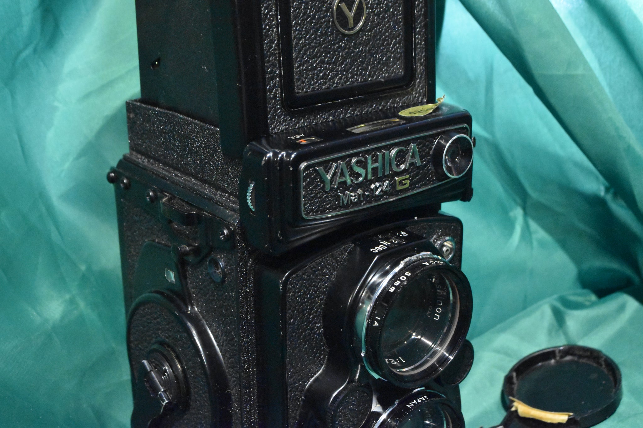 Yashica Mat-124 G Medium Format TLR Camera – Phototek Canada