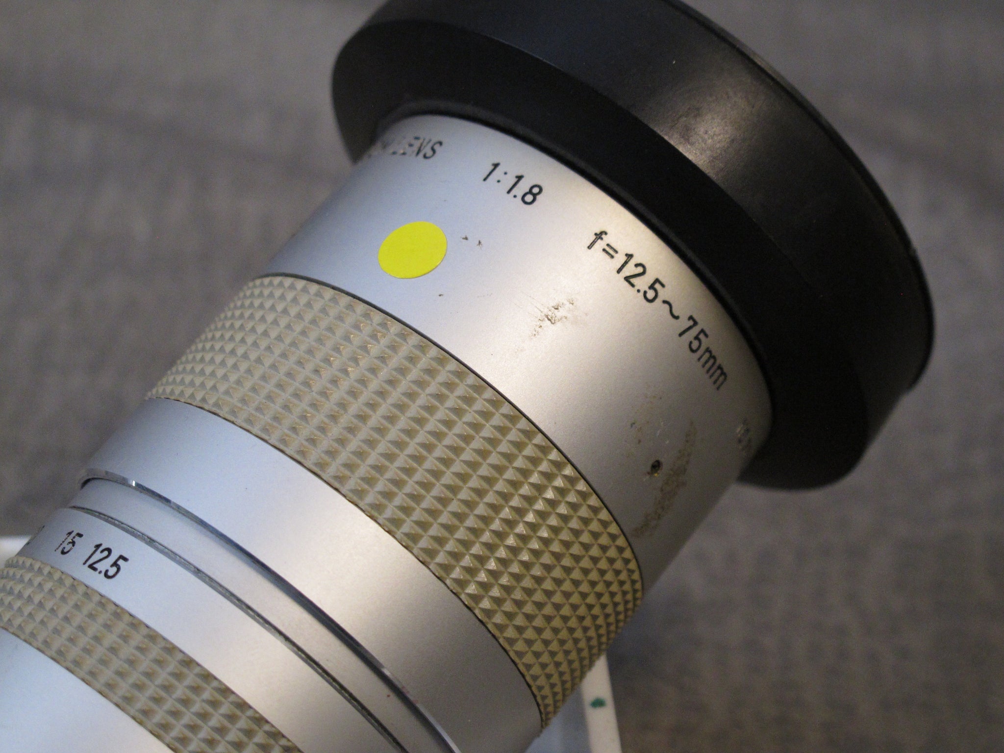 OBJECTIF ZOOM TV SONY 12,5-70 mm f/1,8 monture C pour caméra Bolex Cin – Phototek Canada OBJECTIF ZOOM TV SONY 12,5-70 mm f/1,8 monture C pour caméra Bolex Cin – Phototek Canada