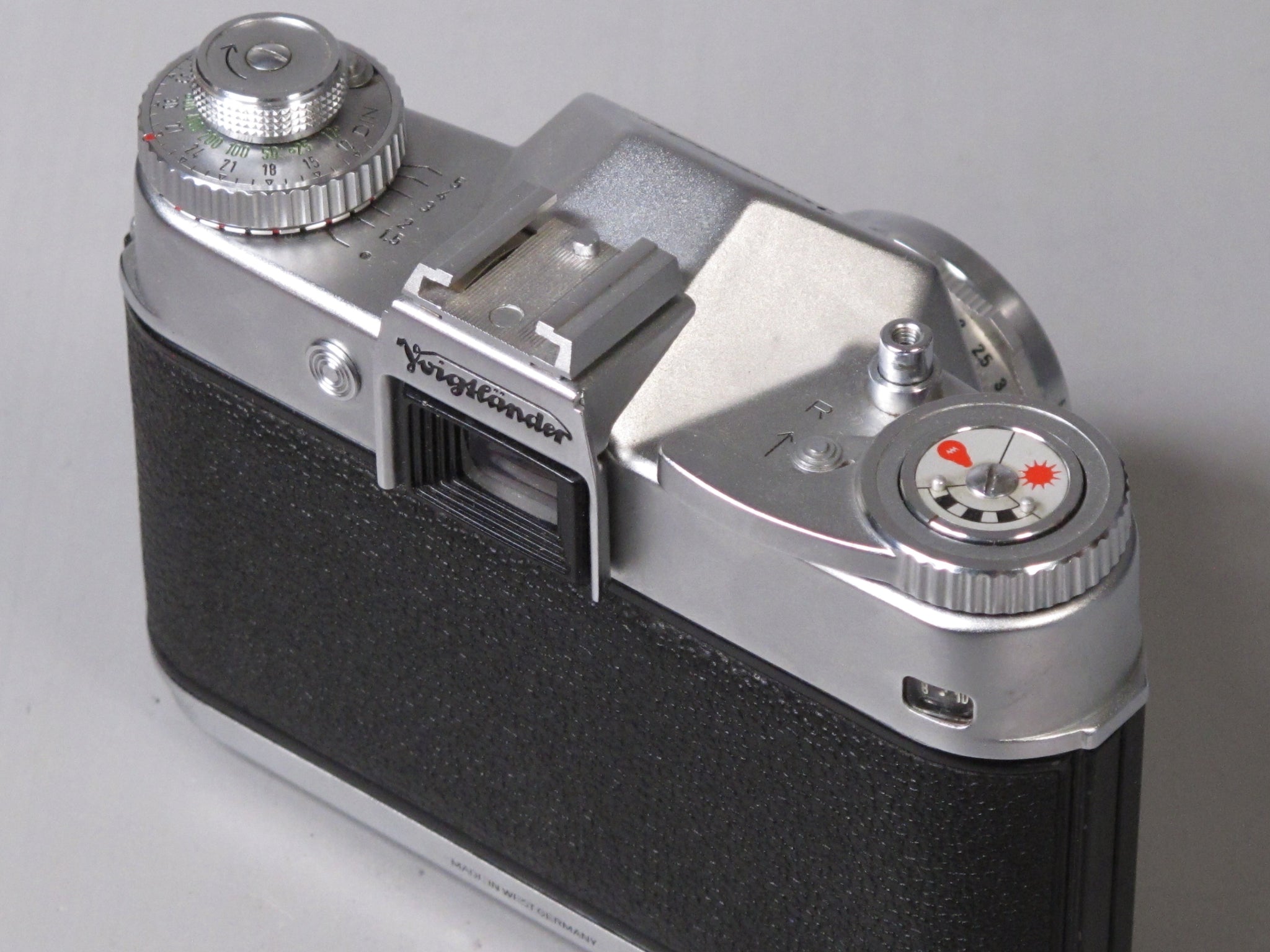 Voigtländer Bessamatic 35mm Camera – Phototek Canada