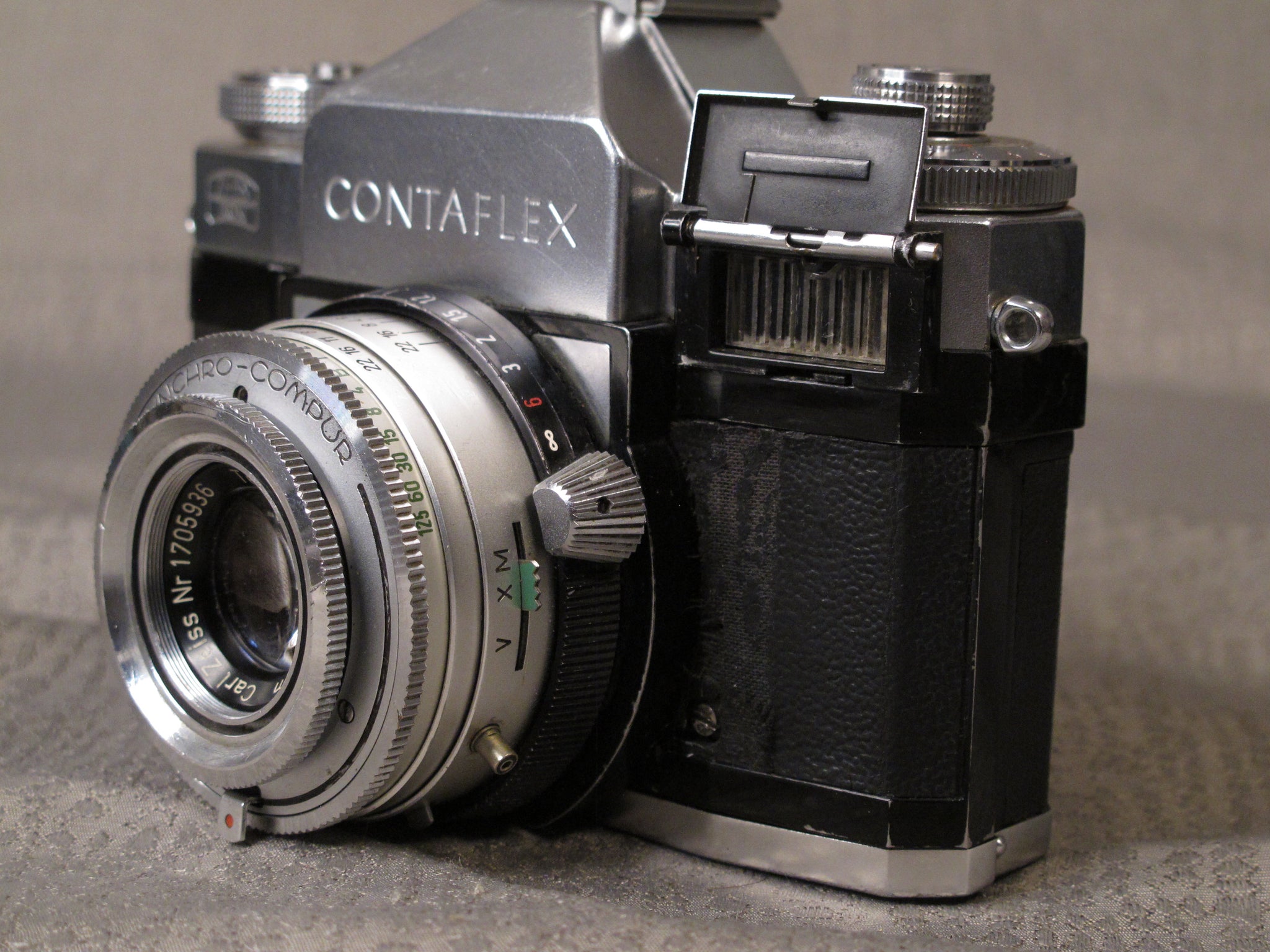 Contaflex Zeiss Ikon with Tessar Carl Zeiss 50mm f2.8 – Phototek