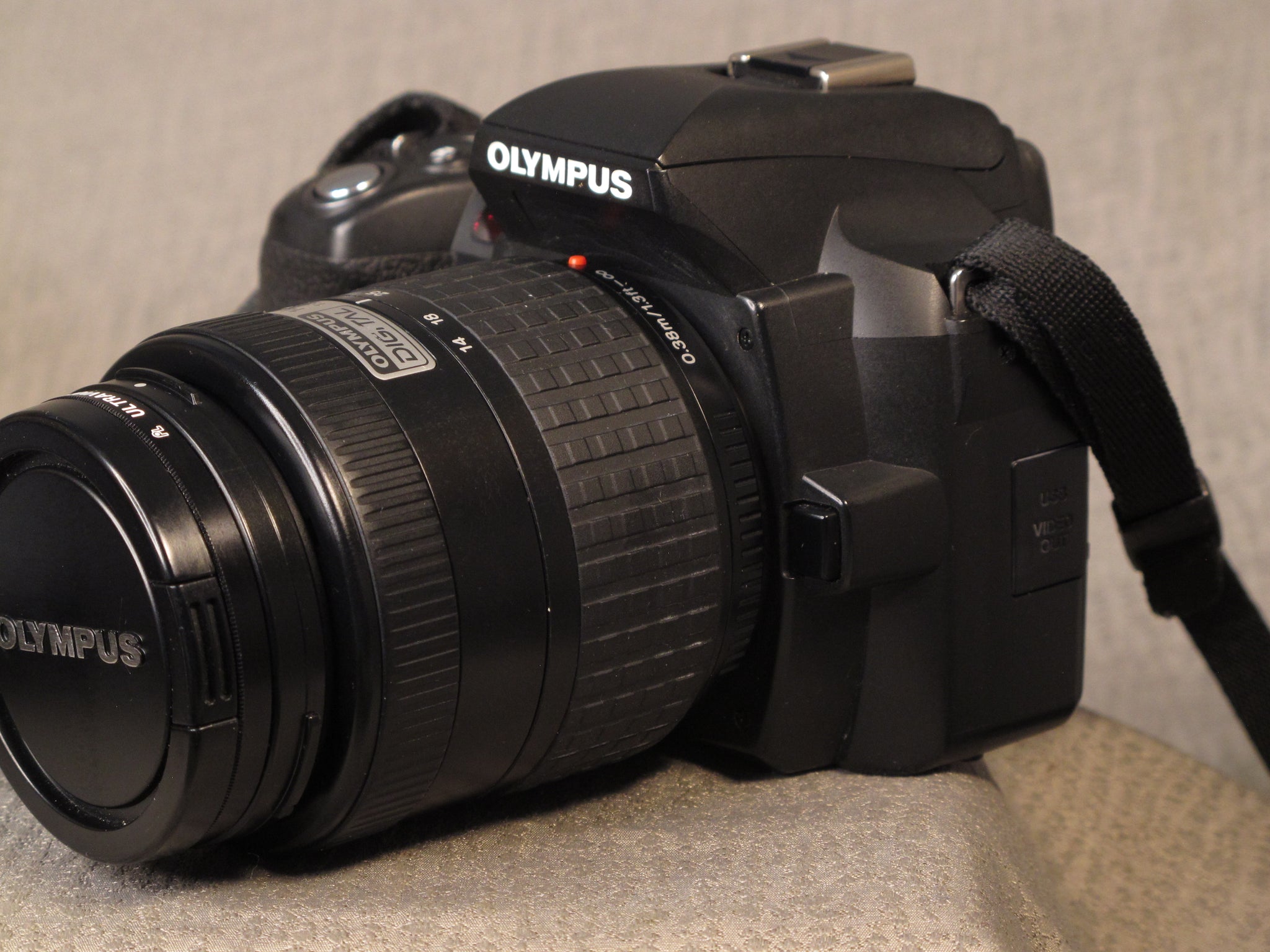 Olympus E-500 Digital Camera with 2 Lenses – Phototek Canada