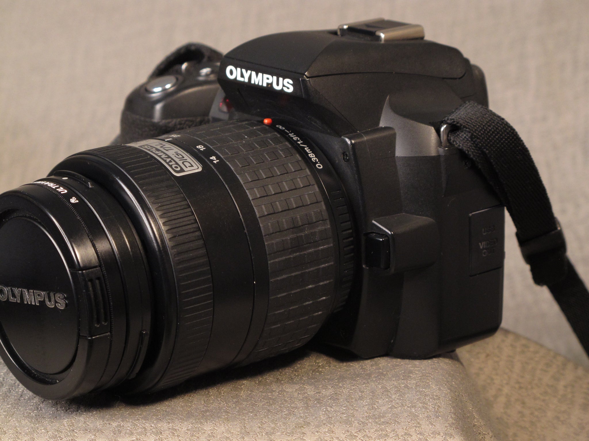 Panasonic Appareil Photo Numérique Sans Miroir Lumix DC-G100 avec Panasonic Appareil Photo Numérique Sans Miroir Lumix DC-G100 avec