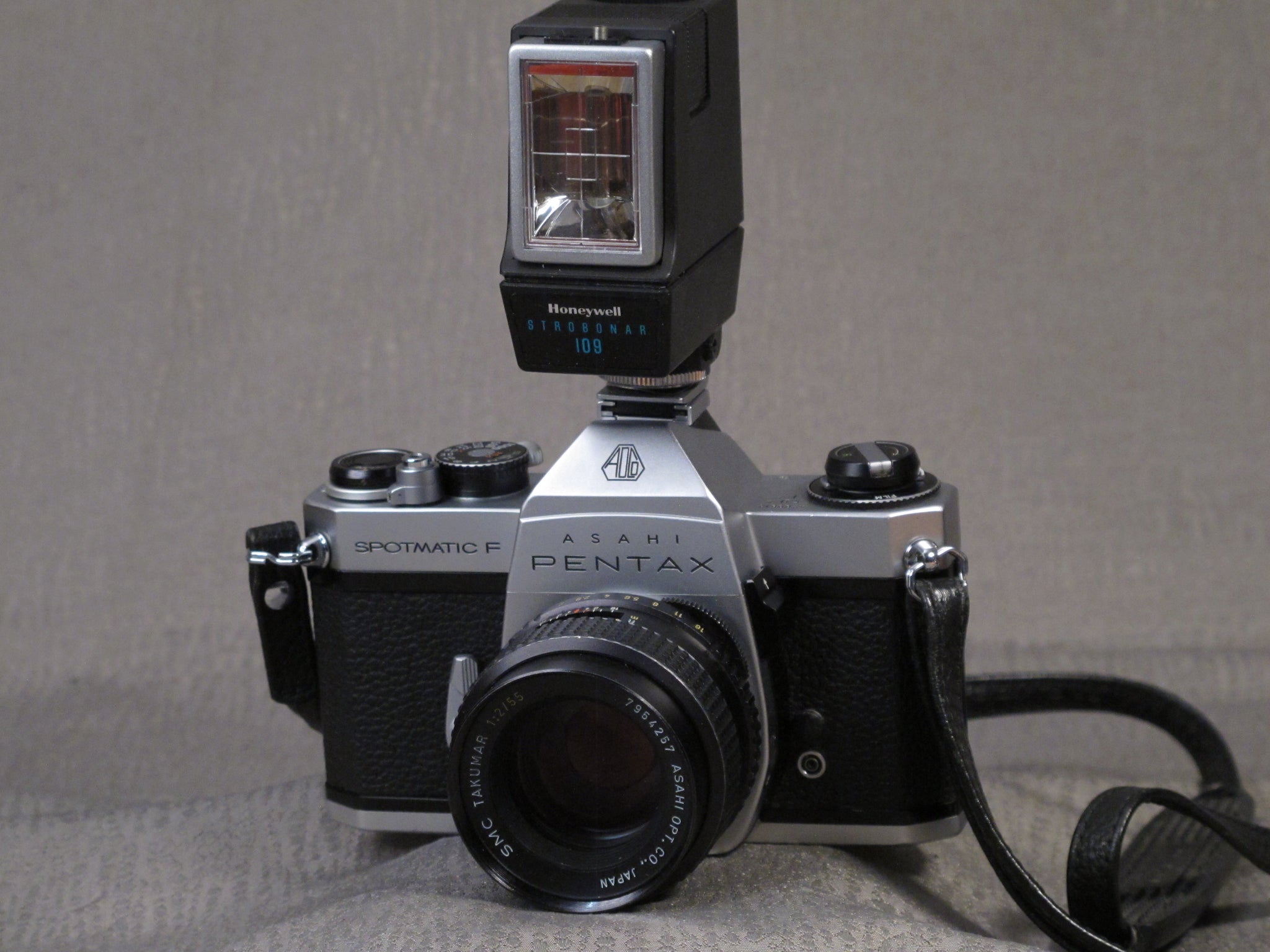 PENTAX SPOTMATIC F 1:2-,28mm SuperTakomar ZOOM 70-150 AND FLASH